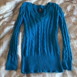 AE v-neck sweater